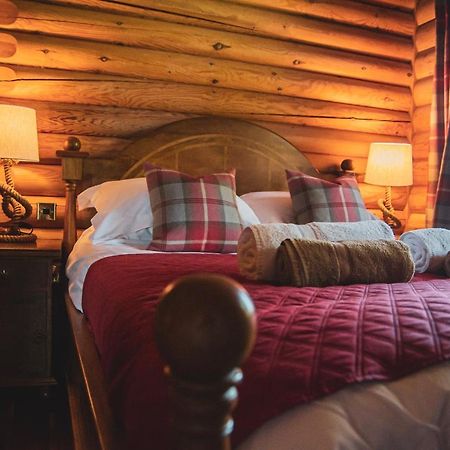 Tomatin - Luxury Two Bedroom Log Cabin With Hot Tub Berwick Upon Tweed ภายนอก รูปภาพ
