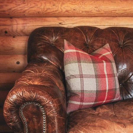 Tomatin - Luxury Two Bedroom Log Cabin With Hot Tub Berwick Upon Tweed ภายนอก รูปภาพ