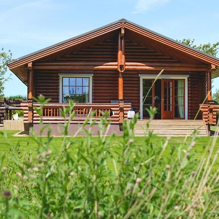 Tomatin - Luxury Two Bedroom Log Cabin With Hot Tub Berwick Upon Tweed ภายนอก รูปภาพ