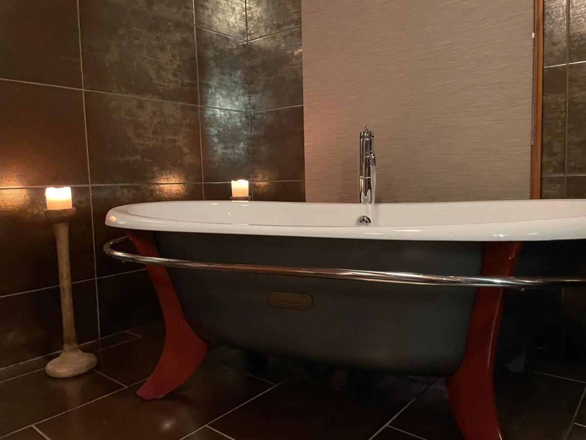 Tomatin - Luxury Two Bedroom Log Cabin With Hot Tub Berwick Upon Tweed ภายนอก รูปภาพ