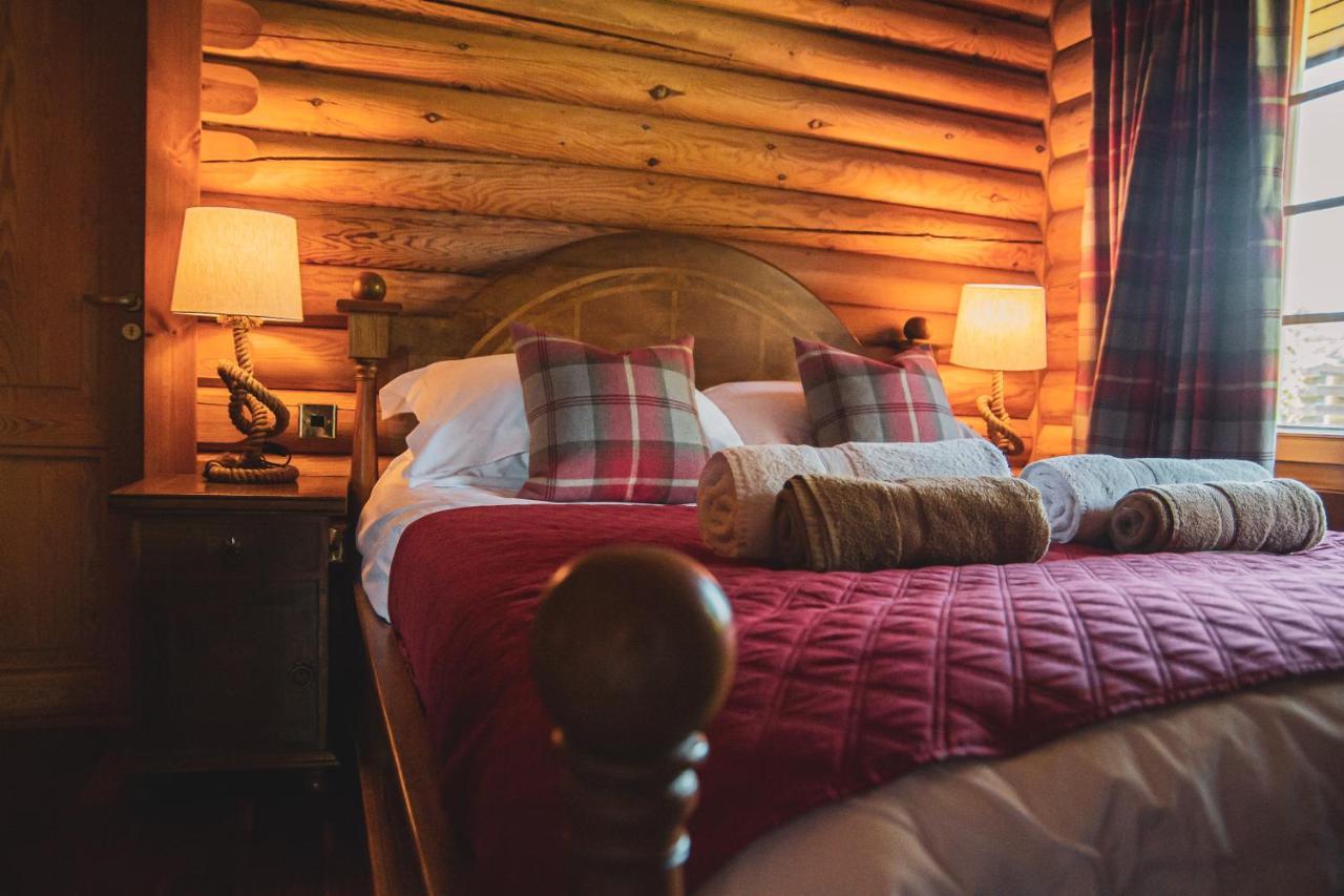 Tomatin - Luxury Two Bedroom Log Cabin With Hot Tub Berwick Upon Tweed ภายนอก รูปภาพ