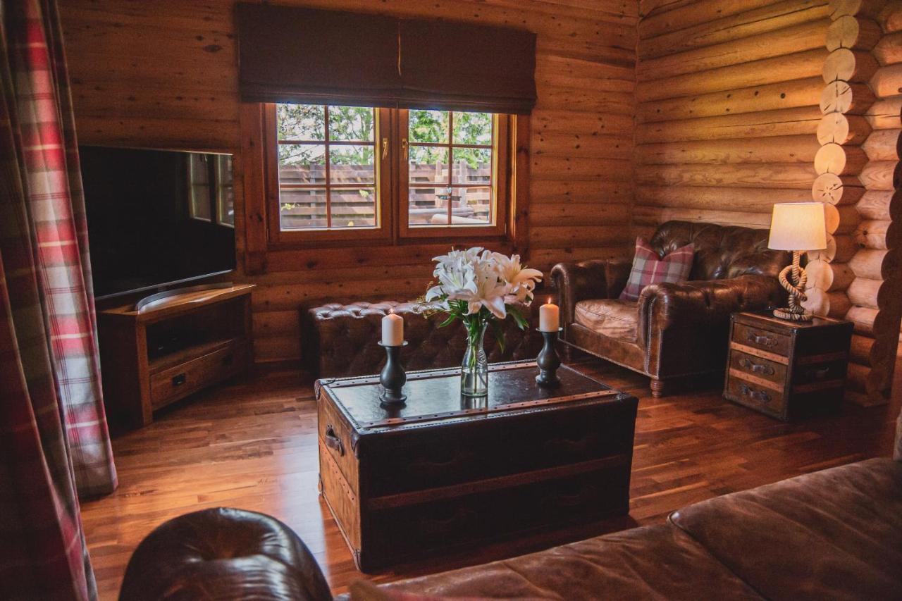 Tomatin - Luxury Two Bedroom Log Cabin With Hot Tub Berwick Upon Tweed ภายนอก รูปภาพ