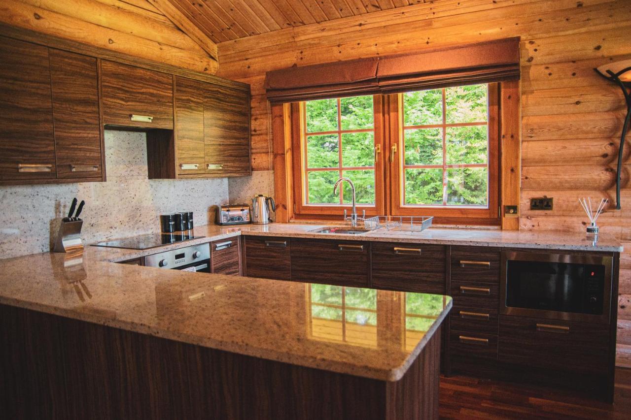 Tomatin - Luxury Two Bedroom Log Cabin With Hot Tub Berwick Upon Tweed ภายนอก รูปภาพ